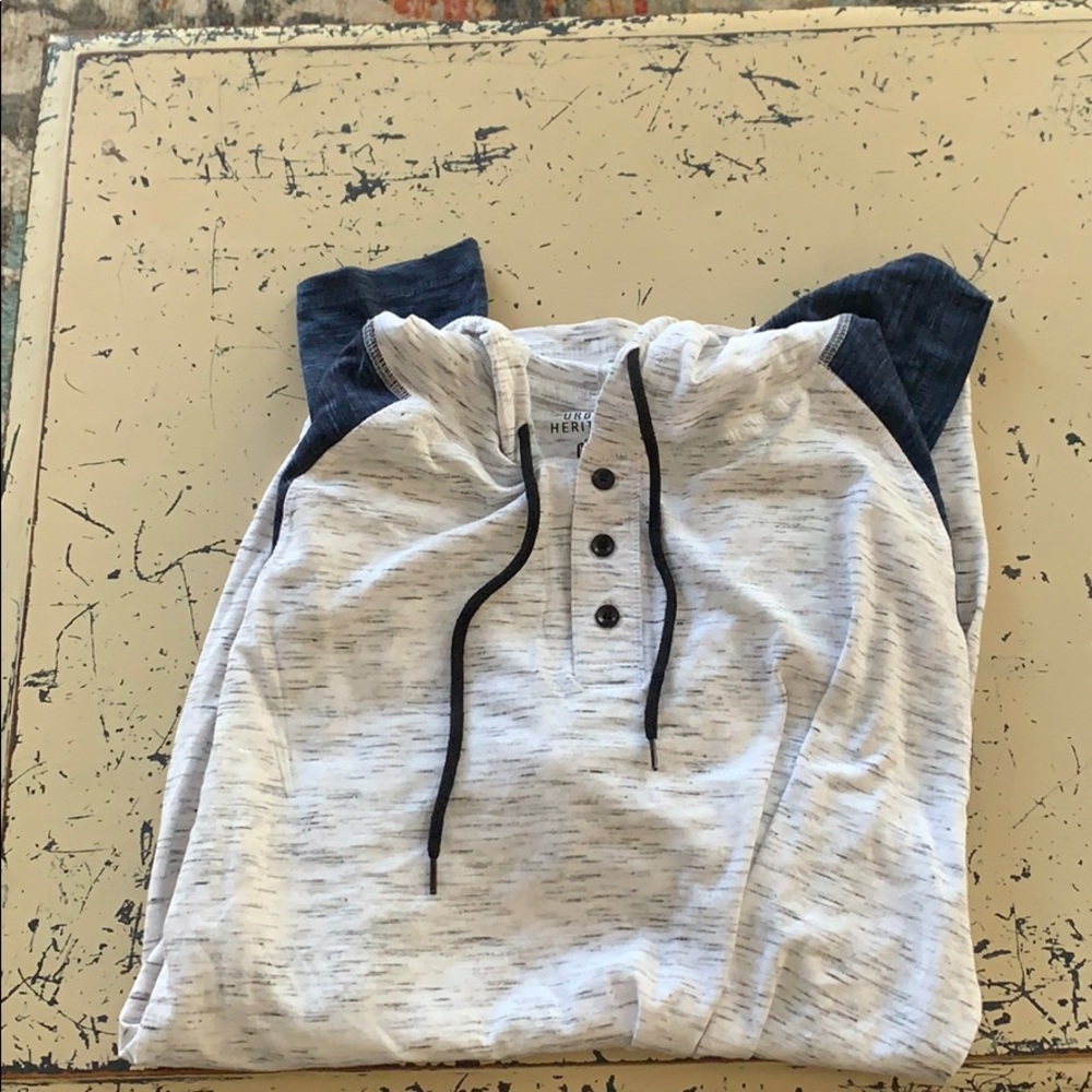 Urban Heritage Long Sleeve Hooded Shirt